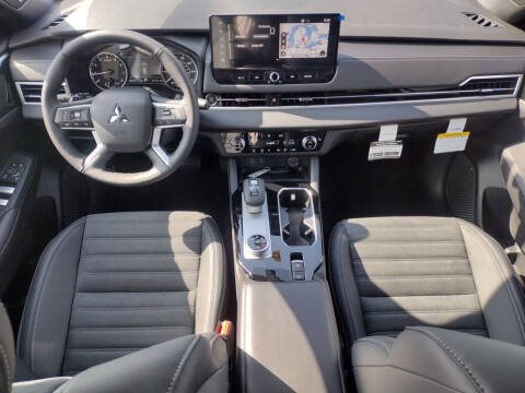 2026 Mitsubishi Outlander LE