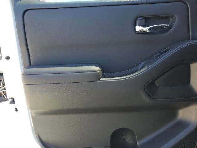 2022 Nissan Frontier SV