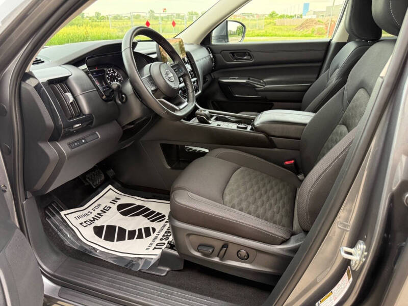 2024 Nissan Pathfinder SV