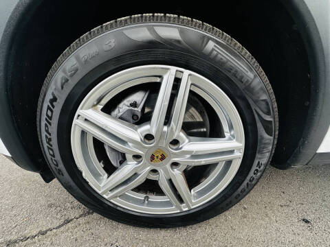 2014 Porsche Cayenne Platinum