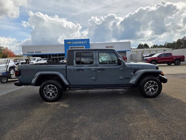 2024 Jeep Gladiator Sport S