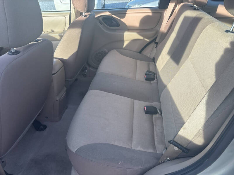 2004 Ford Escape XLS