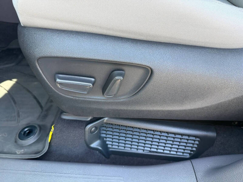 2022 Toyota Sienna LE 8-Passenger