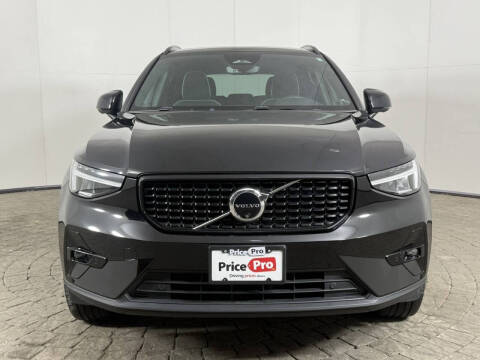 2024 Volvo XC40 B5 Plus Dark Theme