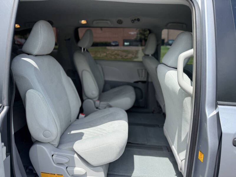 2012 Toyota Sienna Base 7-Passenger