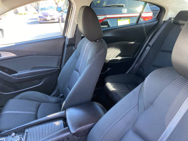 2017 Mazda MAZDA3 Sport