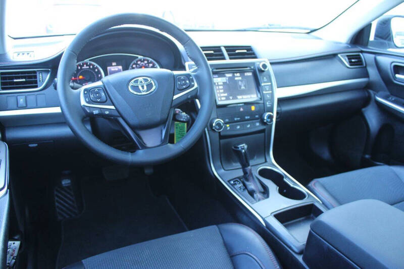 2017 Toyota Camry SE