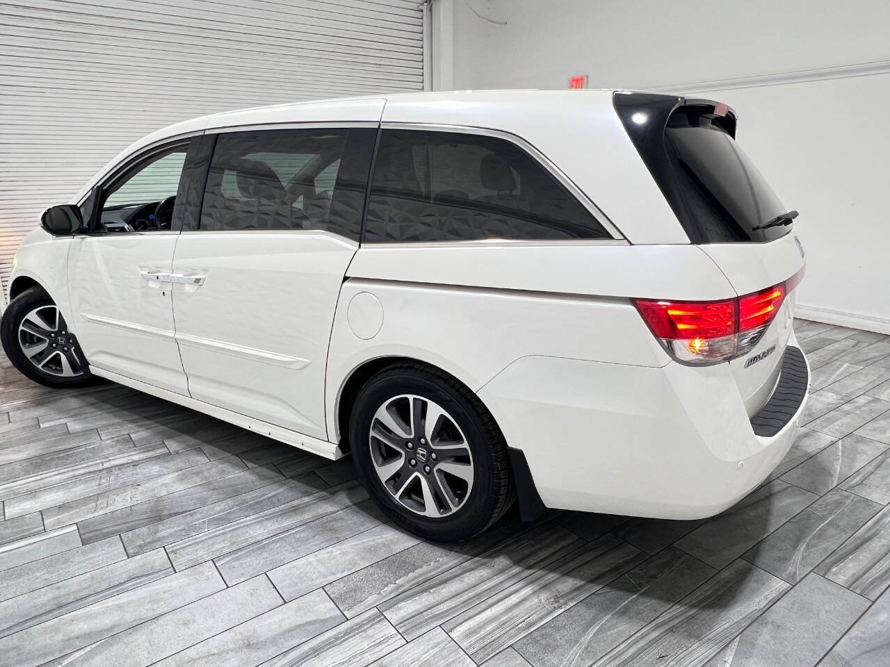 2014 Honda Odyssey Touring photo 9