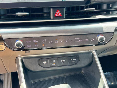 2025 Kia Carnival LXS
