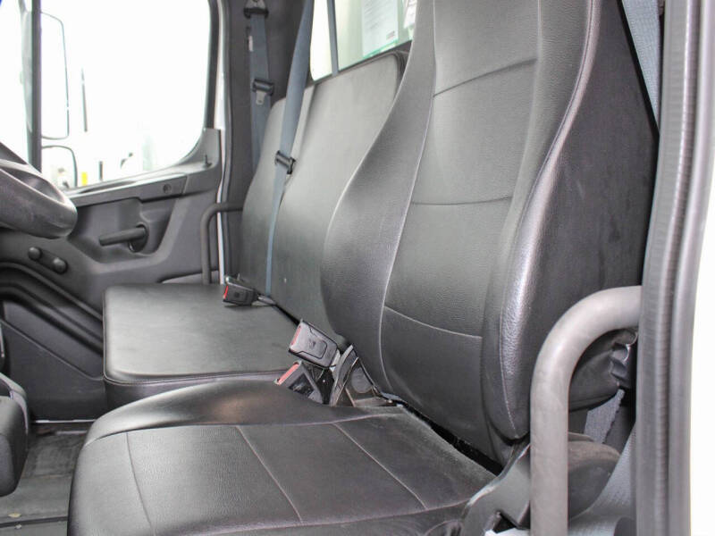 2024 Freightliner M2 106