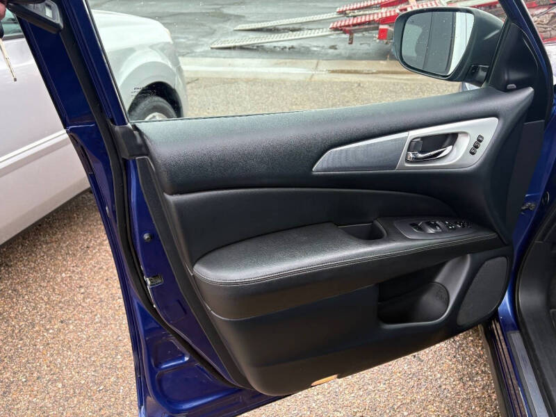 2020 Nissan Pathfinder SL