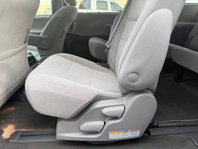 2018 Toyota Sienna LE 8-Passenger