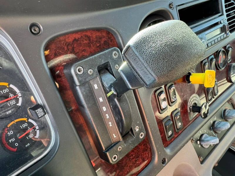 2017 Freightliner M2 106