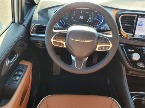 2024 Chrysler Pacifica Plug-In Hybrid Pinnacle