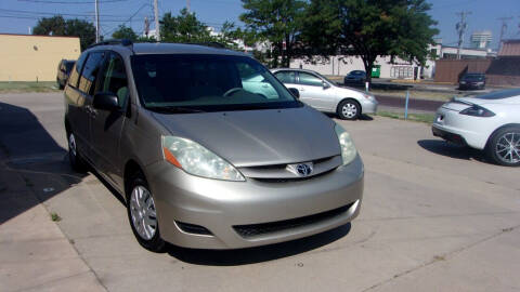 2006 Toyota Sienna for sale at Discount Motor Sales LLC in Wichita KS