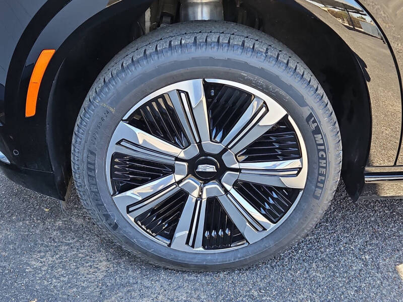 2025 Cadillac Escalade IQ Luxury 1