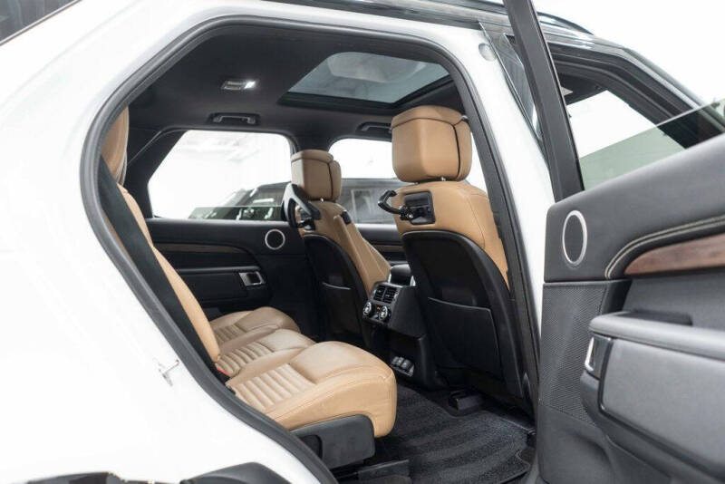 2024 Land Rover Discovery P300 Dynamic SE