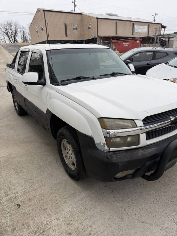 2003 Chevrolet Avalanche Base's photo