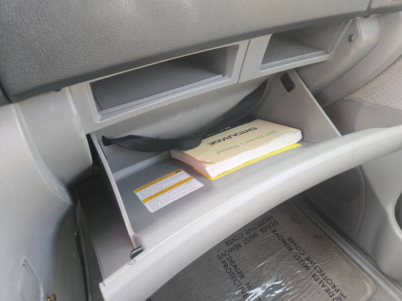 2007 Hyundai Entourage GLS