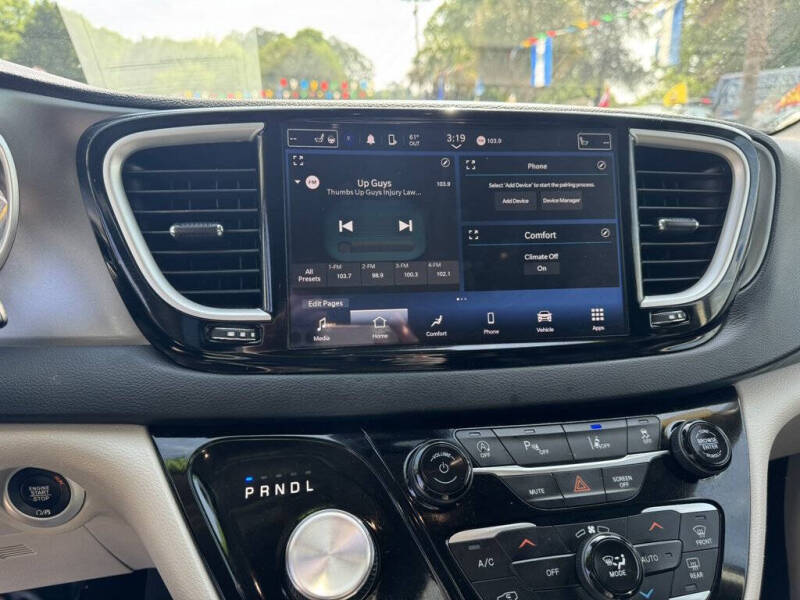 2023 Chrysler Pacifica Touring L