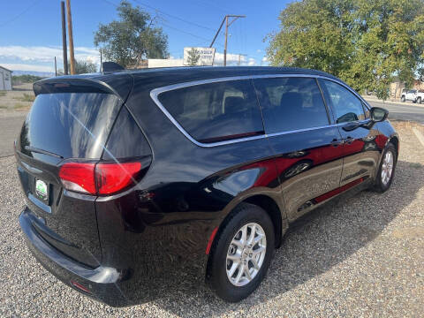 2022 Chrysler Voyager LX