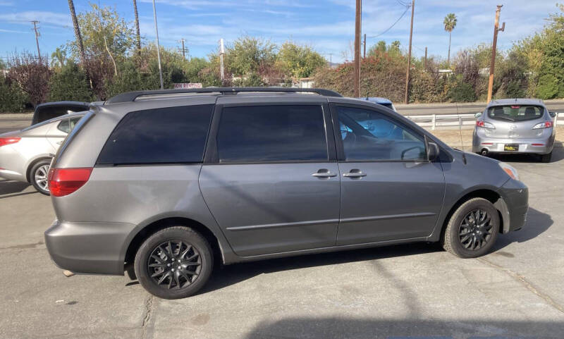 2005 Toyota Sienna LE photo 4