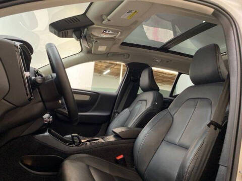 2025 Volvo XC40 B5 Core Bright Theme