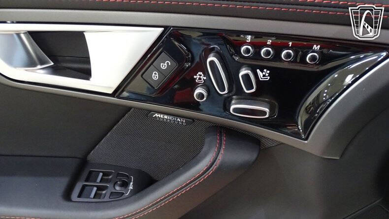 2016 Jaguar F-TYPE R