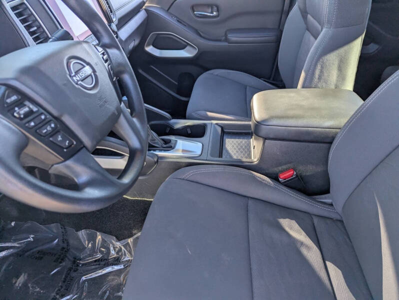 2024 Nissan Frontier SV