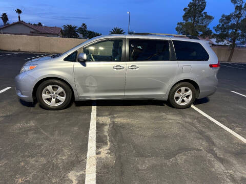 2014 Toyota Sienna LE 7-Passenger Auto Access Seat