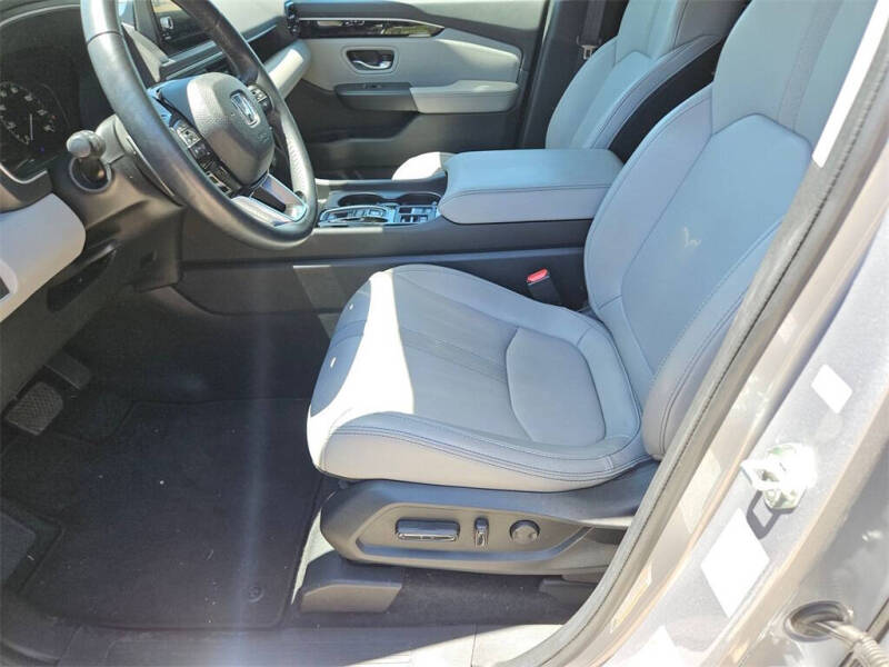 2023 Honda Pilot EX-L w/Rear Captain's Chairs