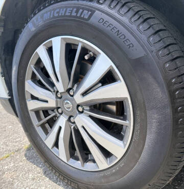 2017 Nissan Pathfinder SL
