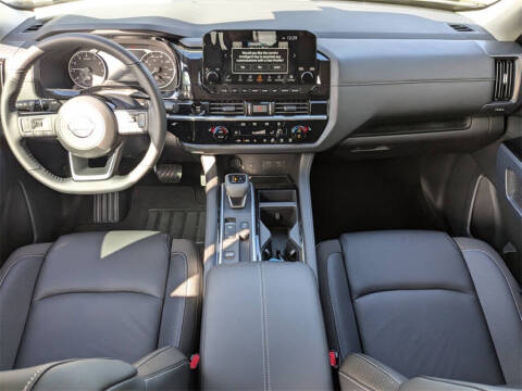 2025 Nissan Pathfinder SL