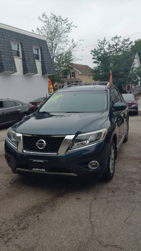 2015 Nissan Pathfinder SL's photo