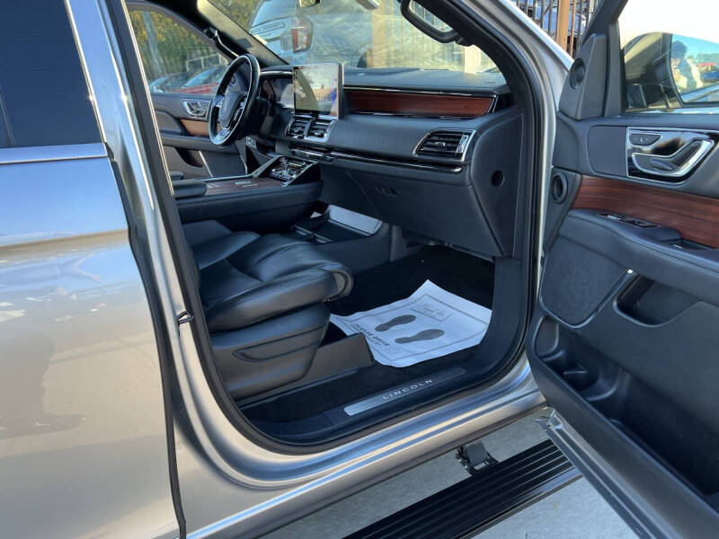 2023 Lincoln Navigator Standard