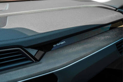 2022 Audi e-tron quattro Premium Plus