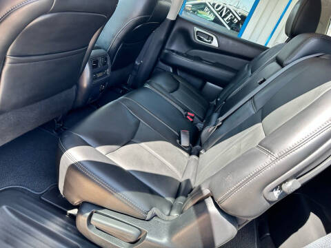 2017 Nissan Pathfinder SL