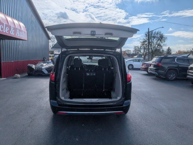 2017 Chrysler Pacifica Touring-L Plus