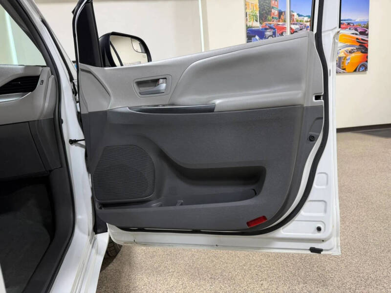 2015 Toyota Sienna LE 7-Passenger