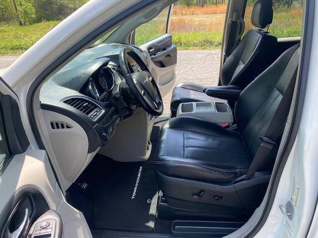 2012 Chrysler Town and Country Touring