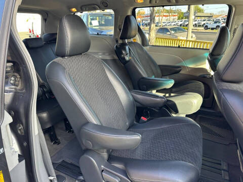 2014 Toyota Sienna SE 8-Passenger