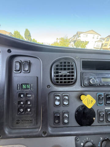 2016 Freightliner M2 106