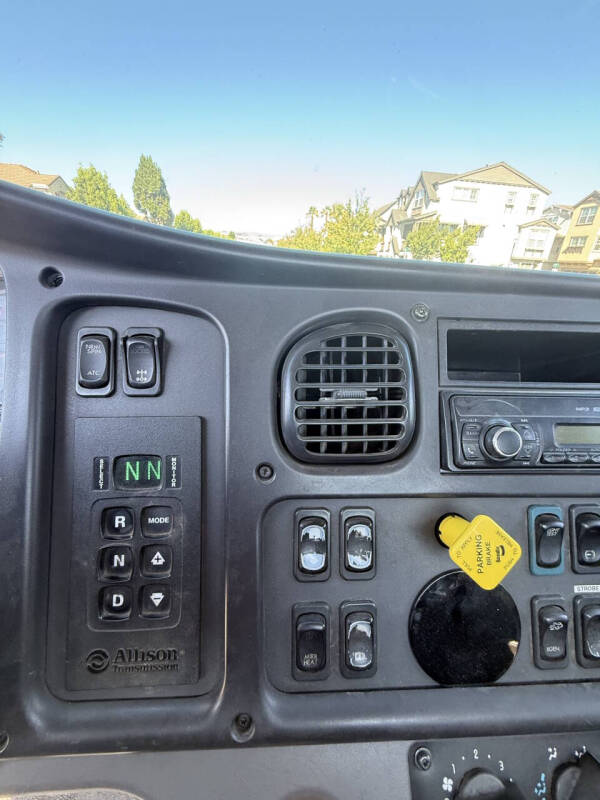 2016 Freightliner M2 106