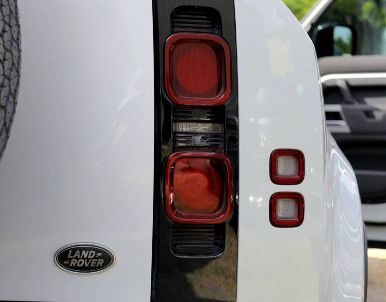 2021 Land Rover Defender 110 SE