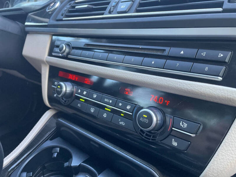 2011 BMW 5 Series 528i