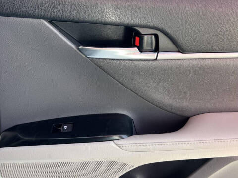 2019 Toyota Camry Hybrid XLE