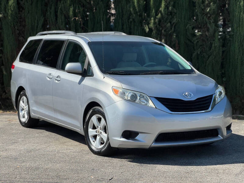 2012 Toyota Sienna LE 7-Passenger Auto Access Seat