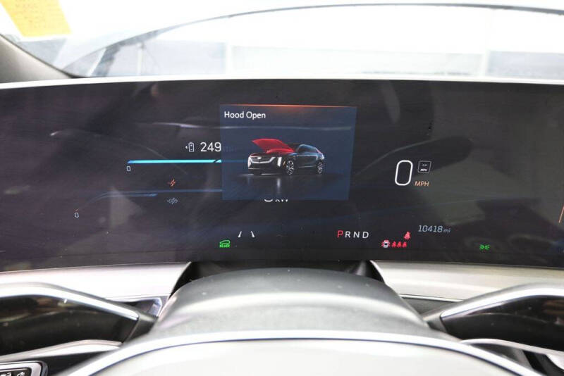 2024 Cadillac LYRIQ Luxury 1