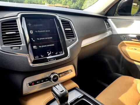 2016 Volvo XC90 T6 Momentum