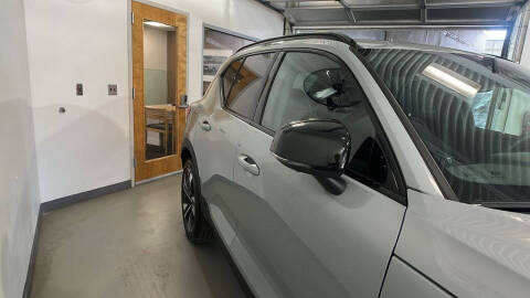 2025 Volvo XC40 B5 Ultra Dark Theme